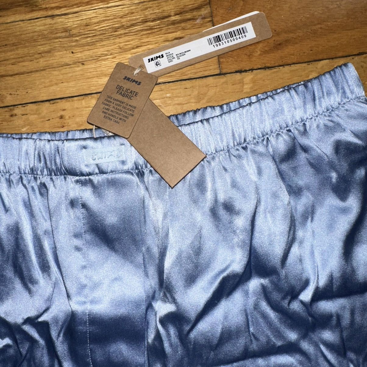 SKIMS Silk boxers NWT Size 26" / US 2 / IT 38 - 4 Thumbnail