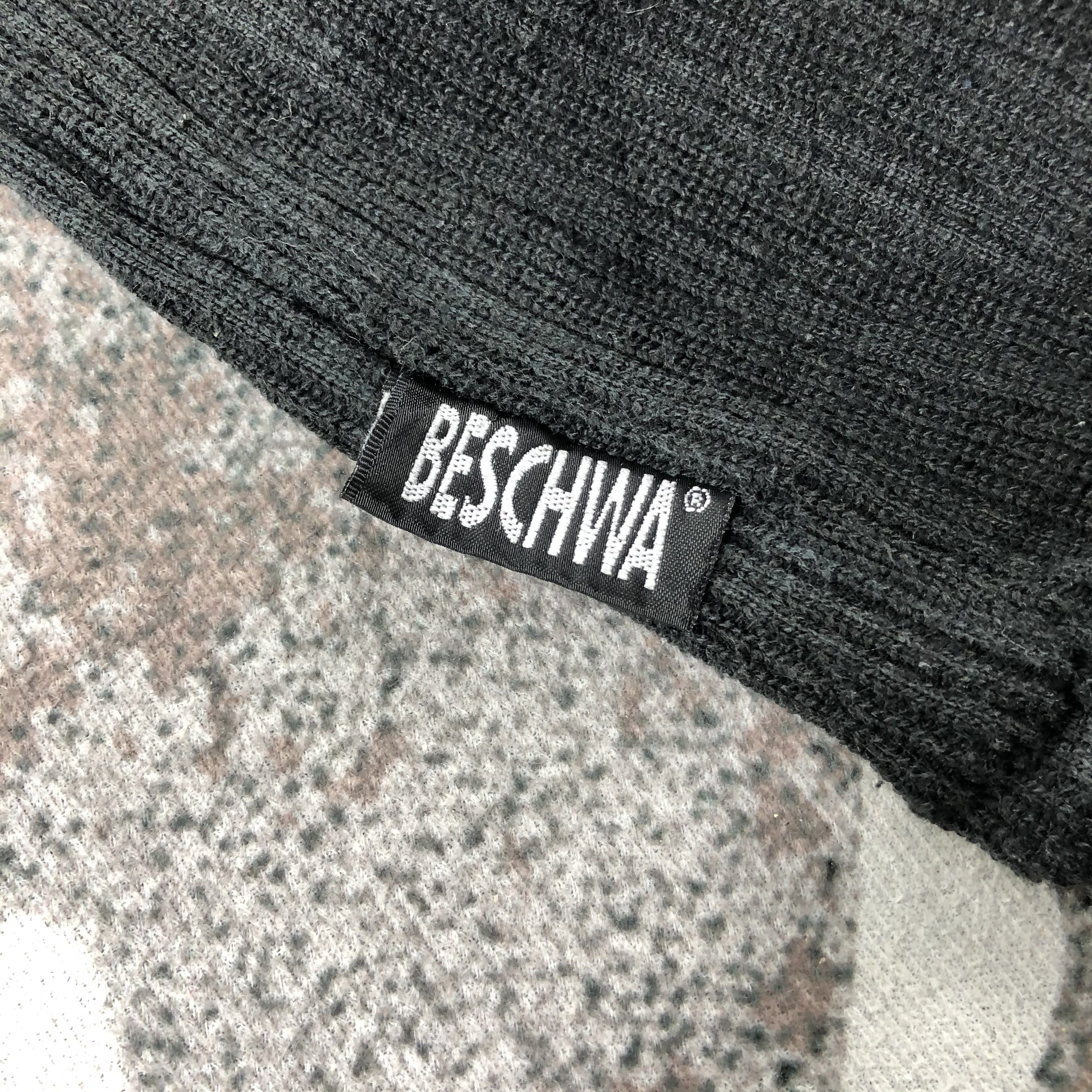 Vintage Beschwa Jumper Sweatshirt V-neck Black Size L F186 Size US L / EU 52-54 / 3 - 4 Thumbnail