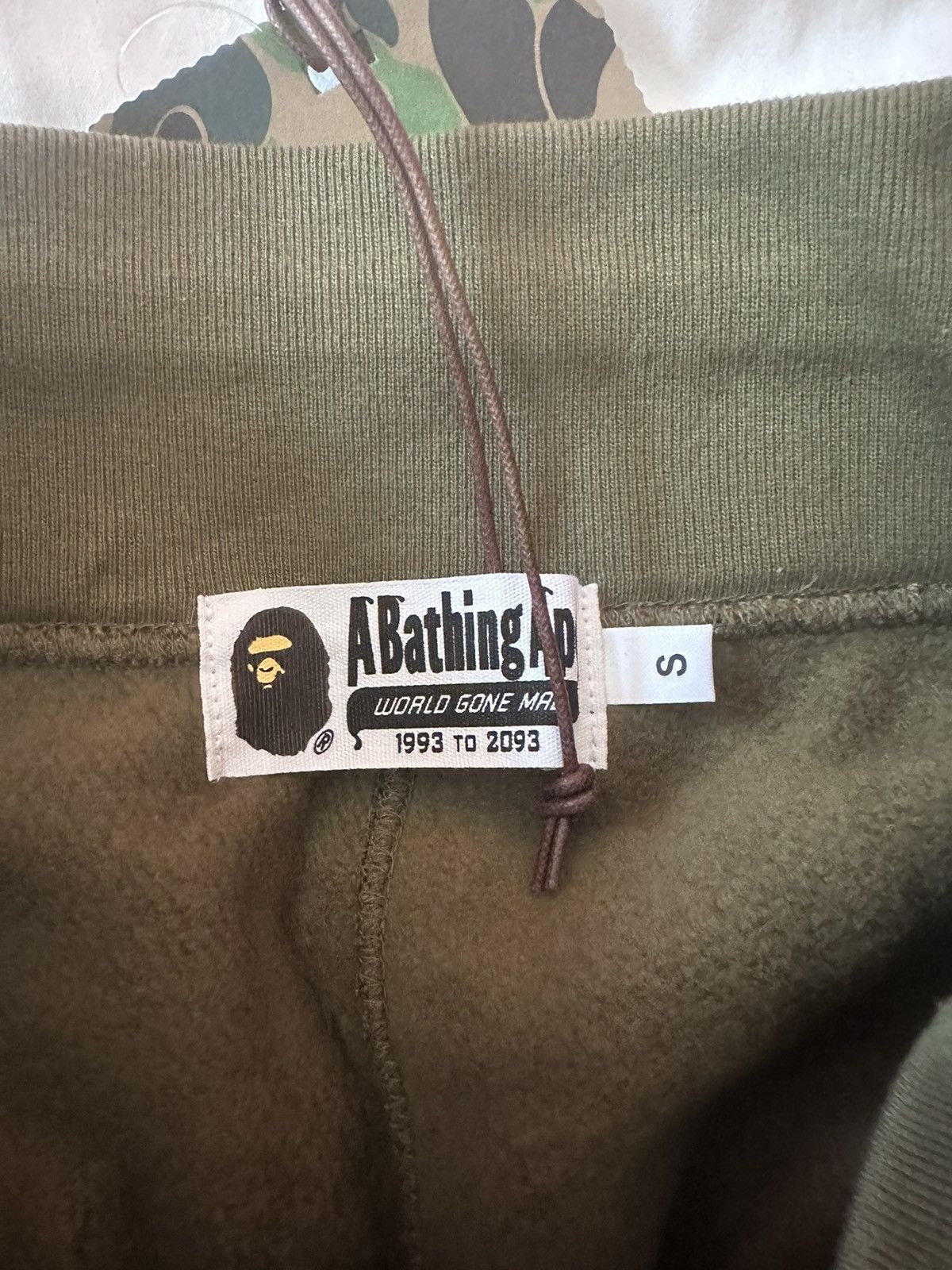 Bape 1st Camo Shark Sweat Shorts Size US 26 / EU 42 - 3 Thumbnail