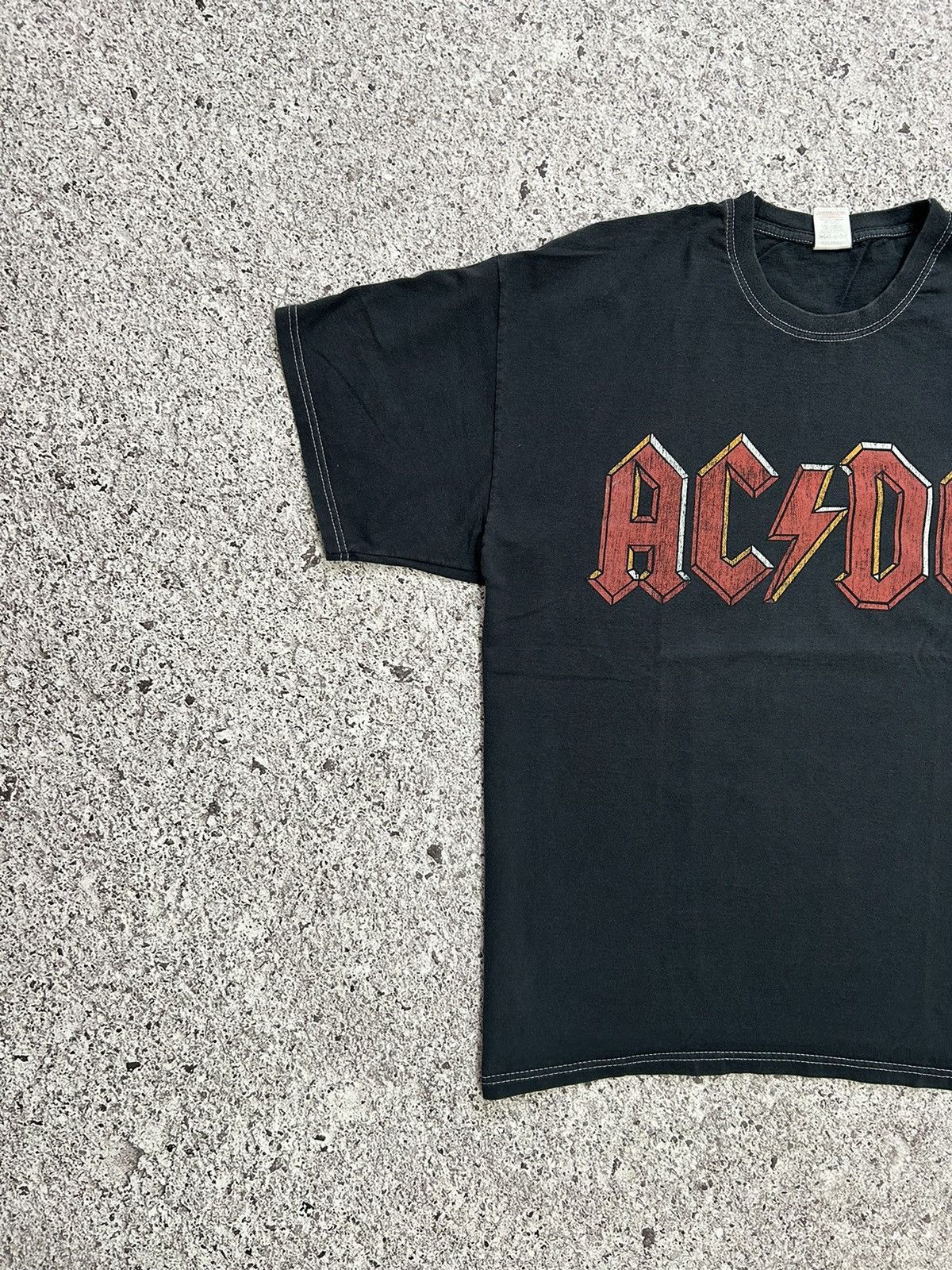 AC/DC × Band Tees × Vintage Vintage 2000’s Logo Lightning AC/DC Rock Band T-Shirt Size US XL / EU 56 / 4 - 2 Thumbnail