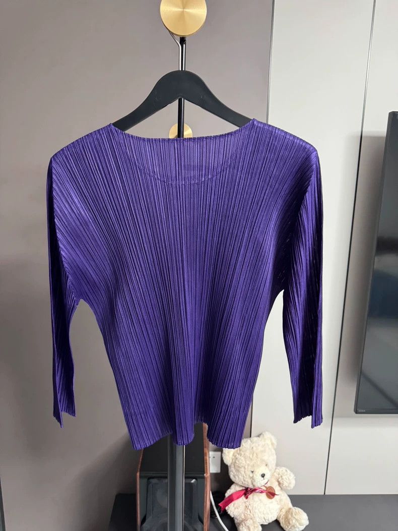 Issey Miyake Issey Miyake size:4 Purple pleated top Size S / US 4 / IT 40 - 2 Thumbnail