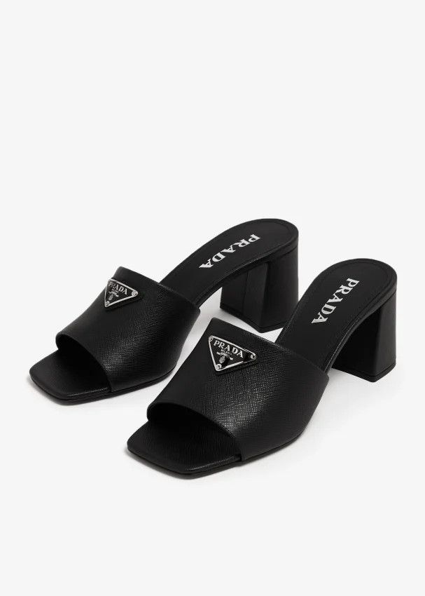 oc11z0625 Saffiano Sandals in Black