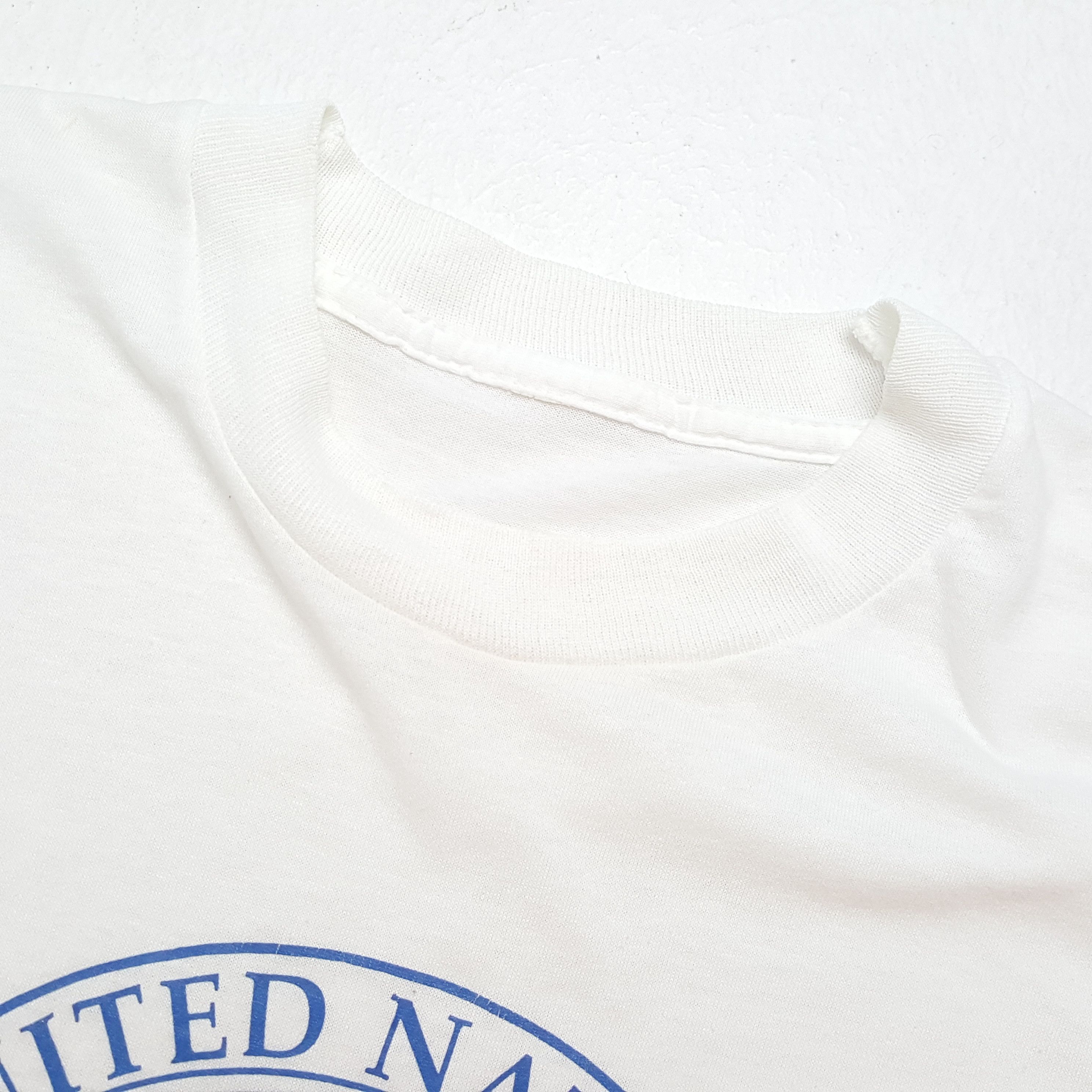 Vintage UNITED NATIONS Center Design Vintage Tshirt Size US M / EU 48-50 / 2 - 6 Thumbnail