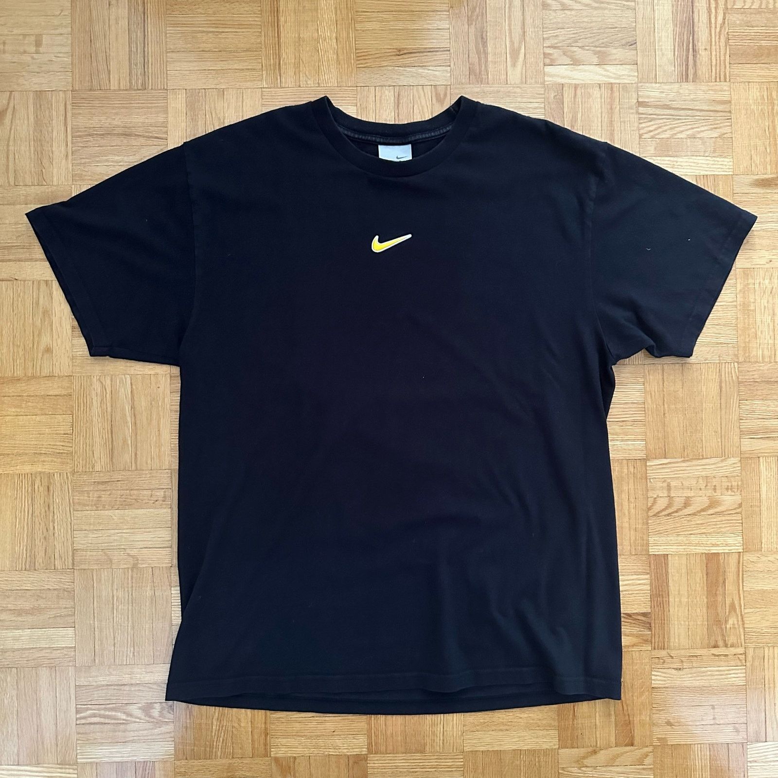 Vintage nike center Swoosh black mens outlets medium authentic! With kobe mickey shirt!