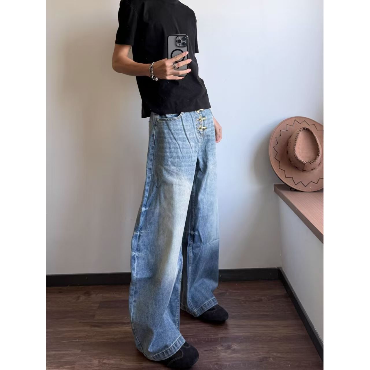 Vintage Washed Vintage Men's Curved-Leg Jeans with Whiskering Size US 32 / EU 48 - 3 Thumbnail