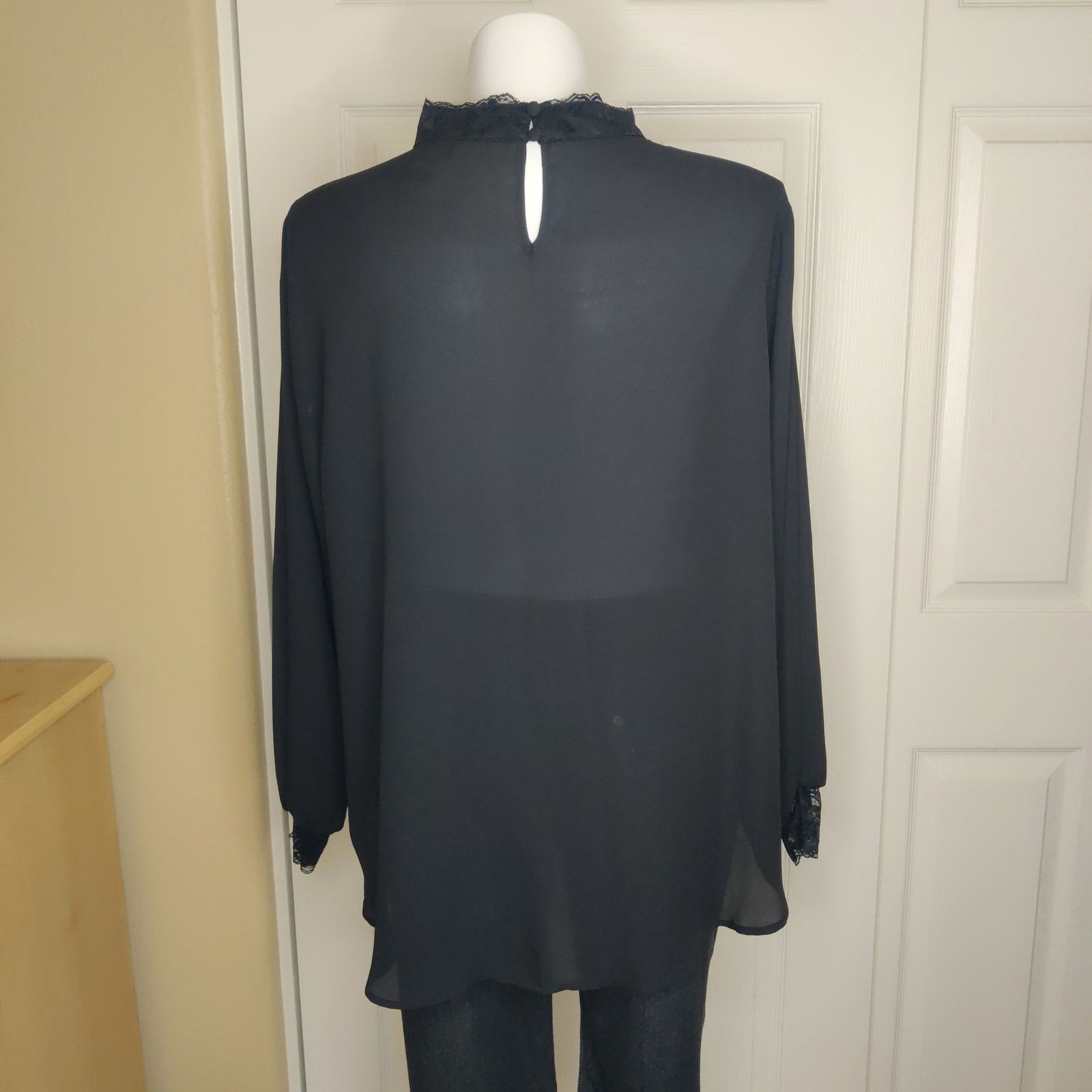Torrid Torrid Georgette lace trimmed mock neck keyhole blouse sz 3 Size 3XL / US 20-22 - 5 Thumbnail