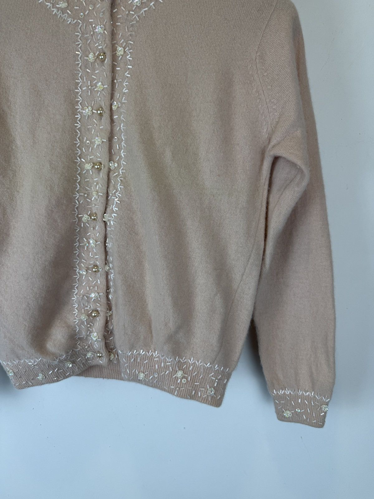 Vintage Vintage 1950s Lit Brothers Pink Beaded Wool Angora Cardigan Size S / US 4 / IT 40 - 5 Thumbnail