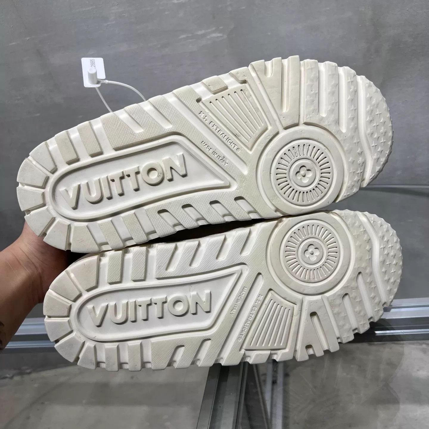 Louis Vuitton LV Trainer Cream UK8.5 42.5 YH22885 Size US 9.5 / EU 42-43 - 7 Thumbnail