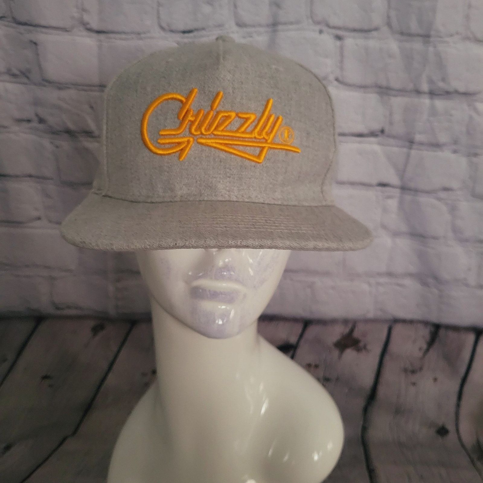 Dakota Grizzly Grizzly Snapback Hat (unused) Light Gray & Yellow Size ONE SIZE - 1 Thumbnail