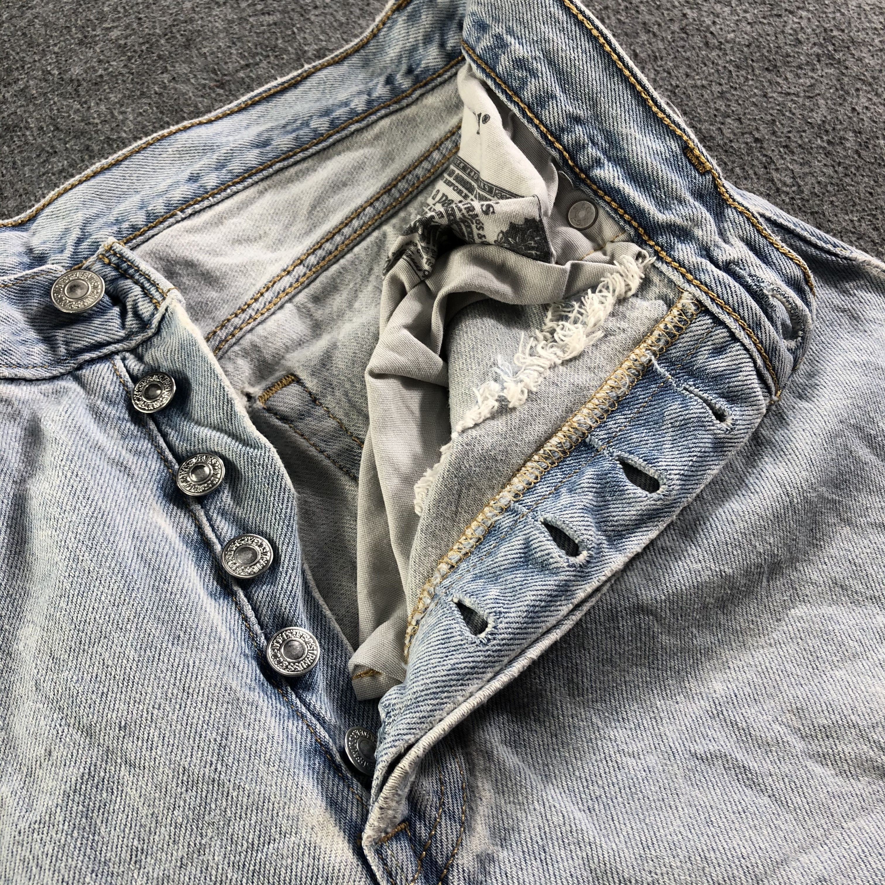 Levi's Vintage Light Wash Levis 501 Jeans-J3703 Size US 33 - 16 Thumbnail