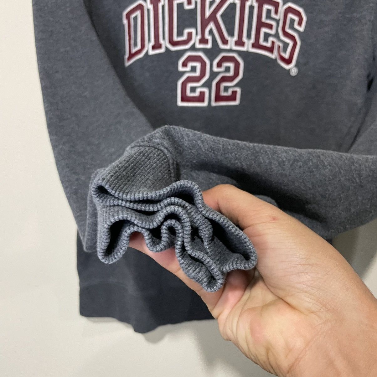 Dickies Dickies sweatshirt in grey with a collegiate-style log Size US M / EU 48-50 / 2 - 6 Thumbnail