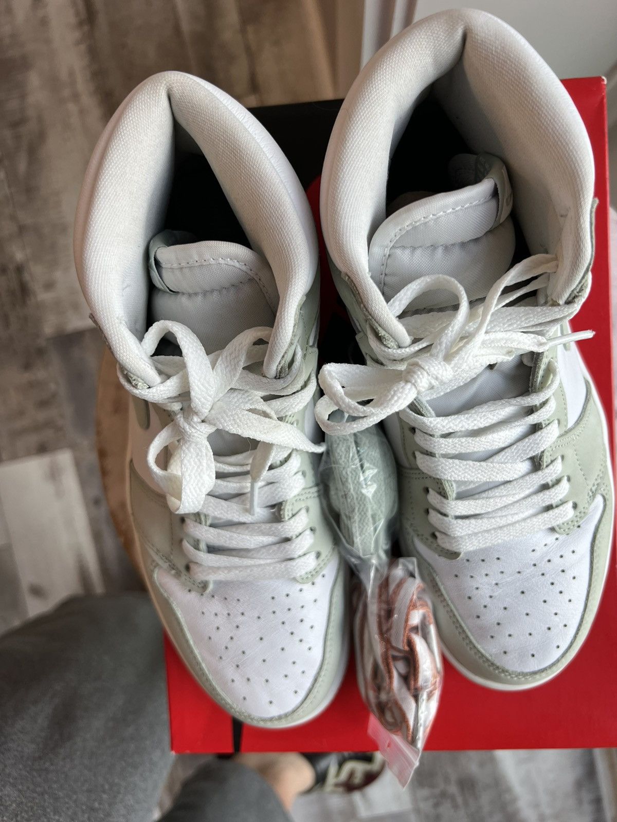 Jordan Brand Jordan 1 High Seafoam Sneakers Size 8.5w 7y Size US 8.5 / IT 38.5 - 2 Thumbnail