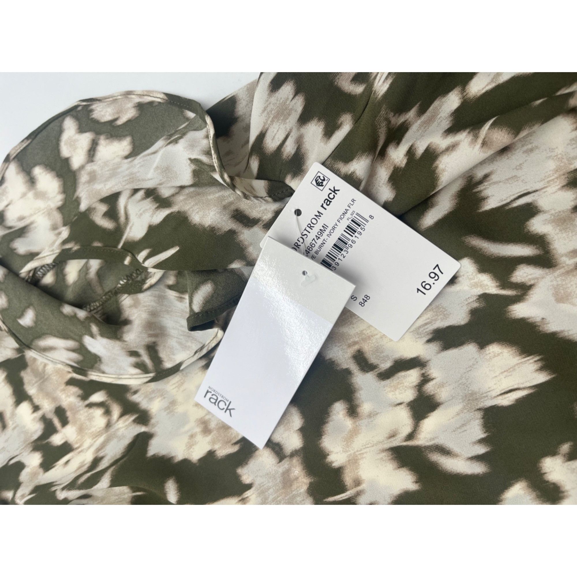 Other Nordstrom Rack Ruffle Sleeve Tie Neck Top, Olive Burnt-Ivory Size S / US 4 / IT 40 - 7 Thumbnail