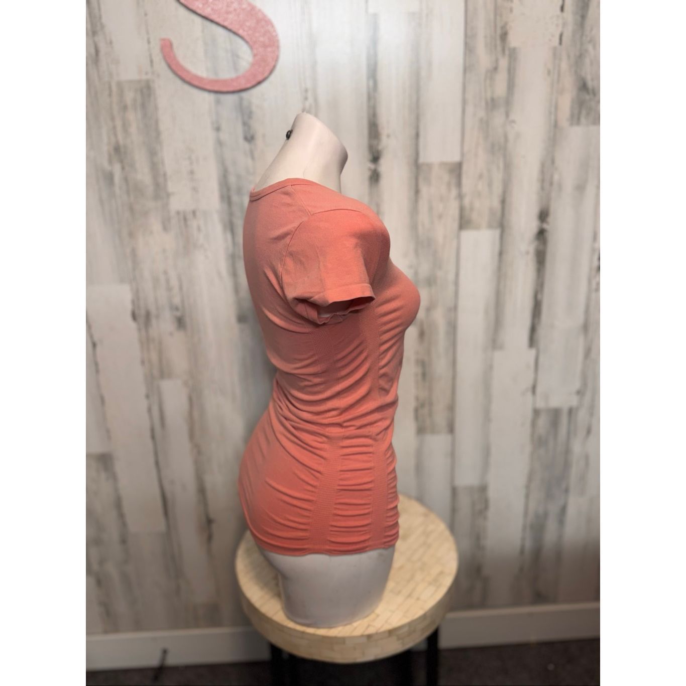 Athleta Athleta Ruched Side Fitted Tee Shirt Women’s Small Coral Stretch Top Size S / US 4 / IT 40 - 6 Thumbnail