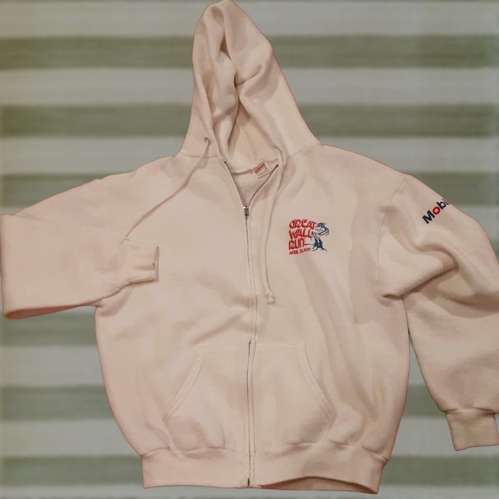 Vintage VINTAGE Great Wall Run White Hooded Sweatshirt April 24 1985 Med Sportswear USA Sweatshirt Women M White USA 1985 Hoodie Pullover Size M / US 6-8 / IT 42-44 - 1 Thumbnail