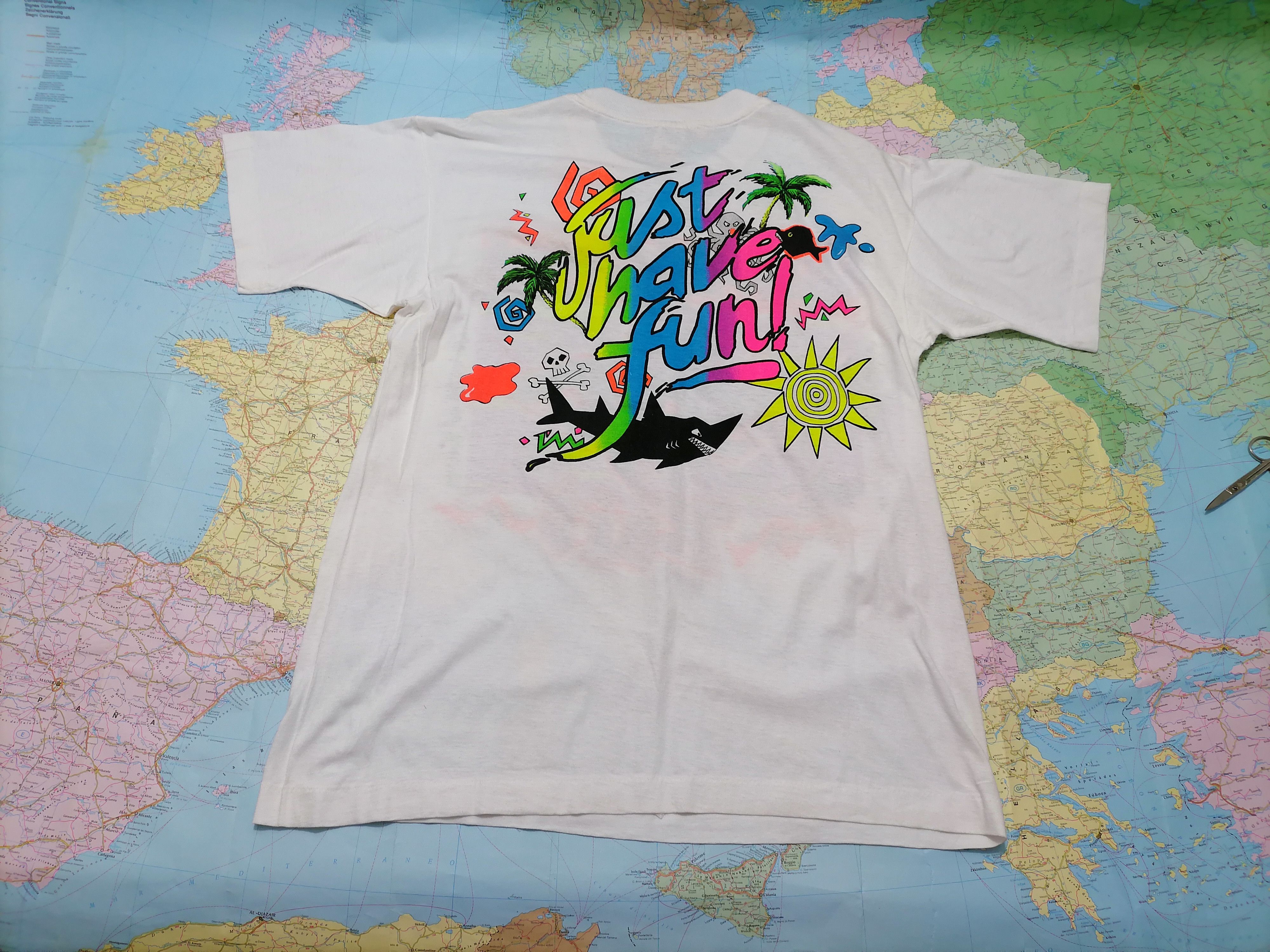 Vintage Vintage Tee SHARK BAIT , neon/fluo XL Italy 1984 Size US XL / EU 56 / 4 - 5 Thumbnail