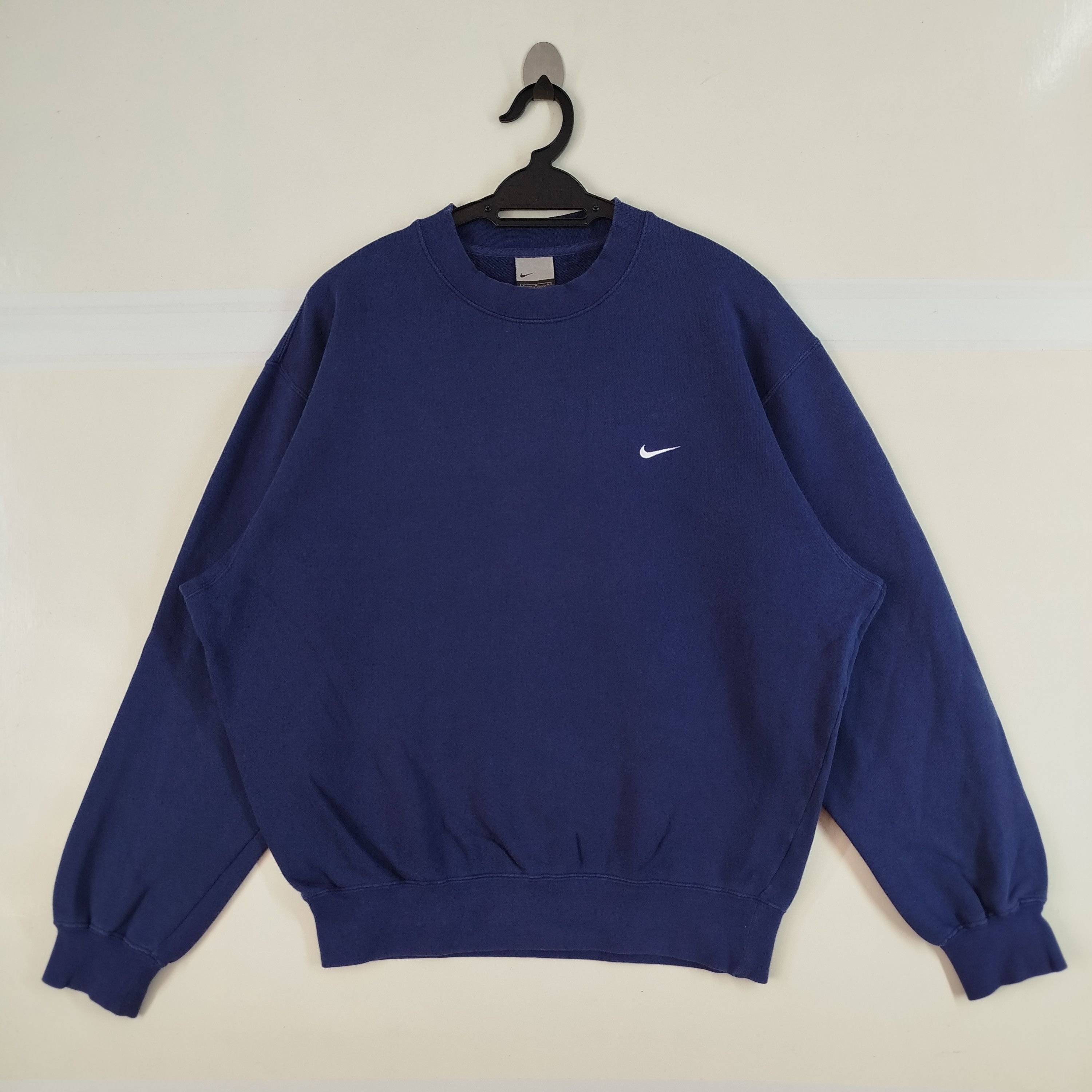 Nike Vintage Nike Embroidery Swoosh Logo Baggy Jumper Crop Top Size US L / EU 52-54 / 3 - 1 Thumbnail
