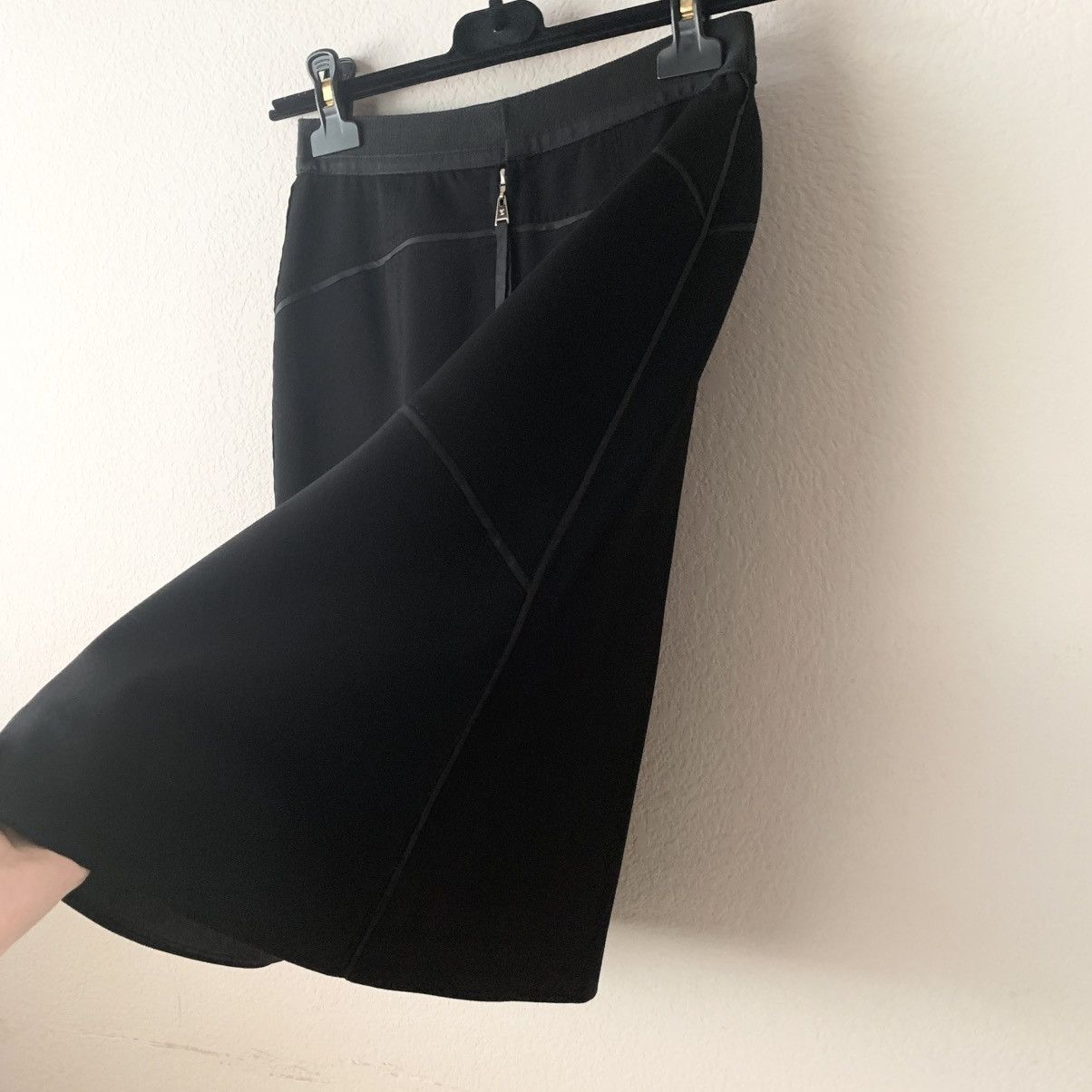 Louis Vuitton Louis Vuitton 100% wool skirt Size 24" / US 00 / IT 34 - 13 Thumbnail
