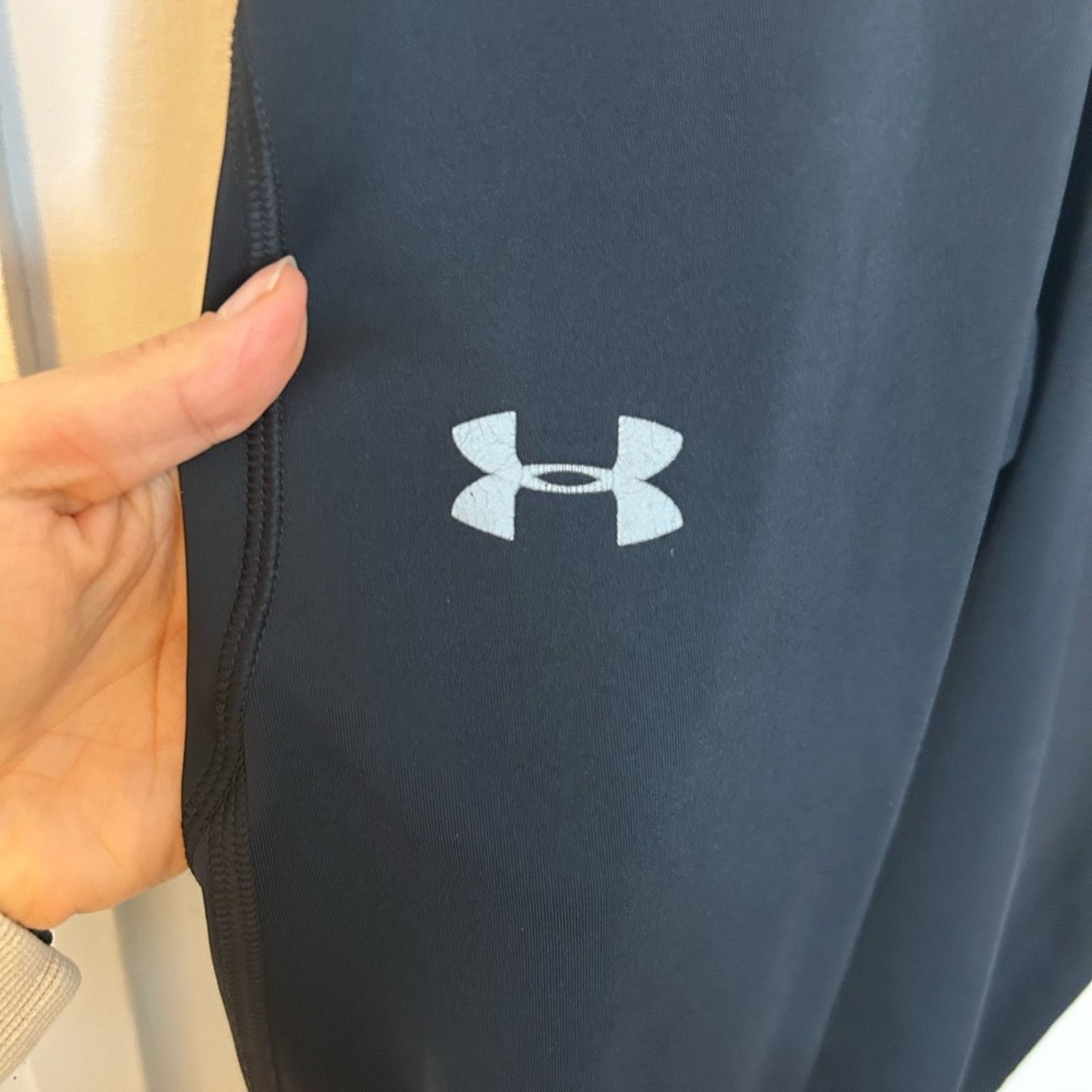 Under Armour Under Armour Black Cropped Compression Leggings Size 26" / US 2 / IT 38 - 4 Thumbnail