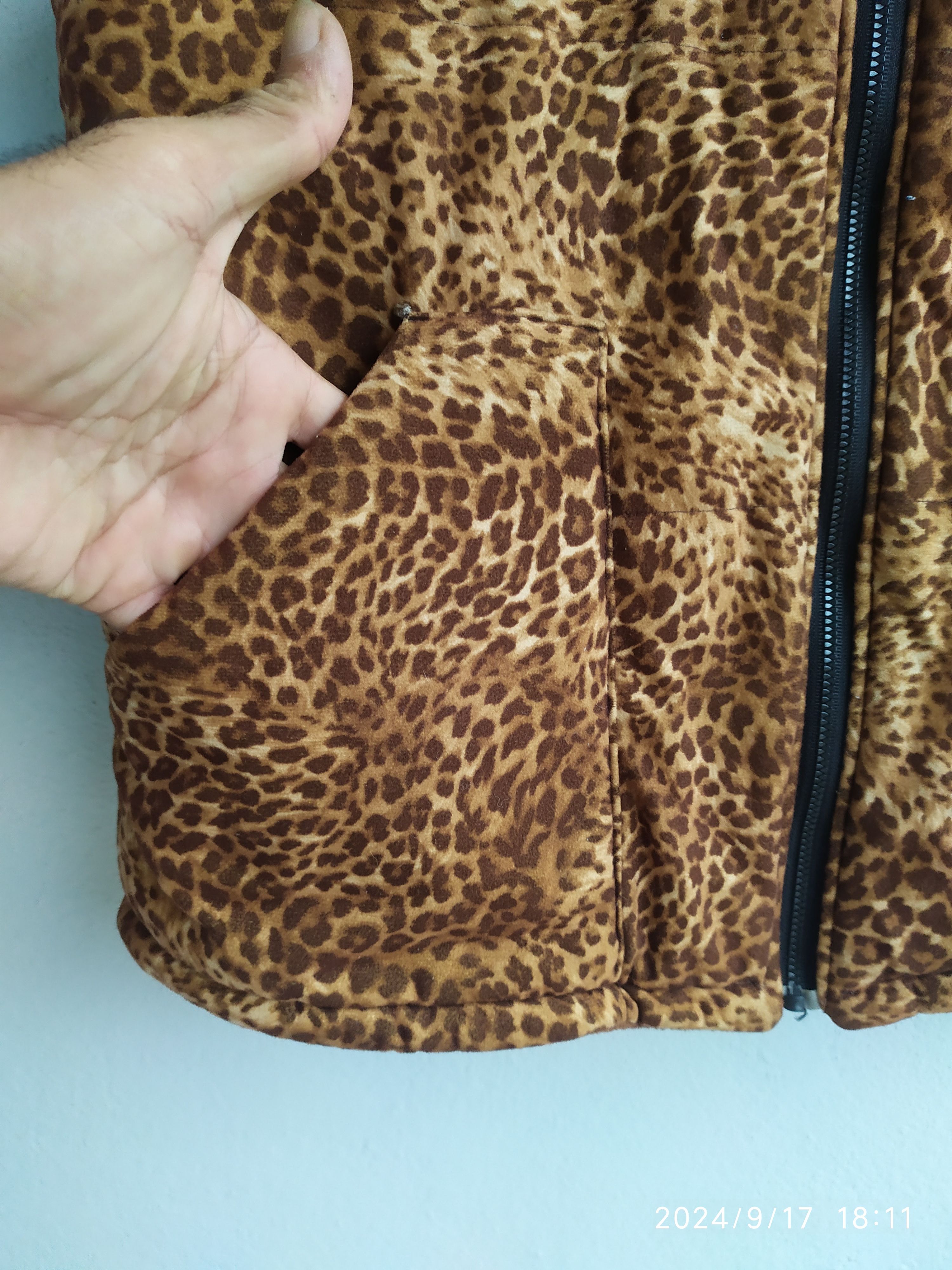 If Six Was Nine × Japanese Brand × Le Grande Bleu (L.G.B.) Leopard Puffer Vest Vintage Size US M / EU 48-50 / 2 - 6 Thumbnail