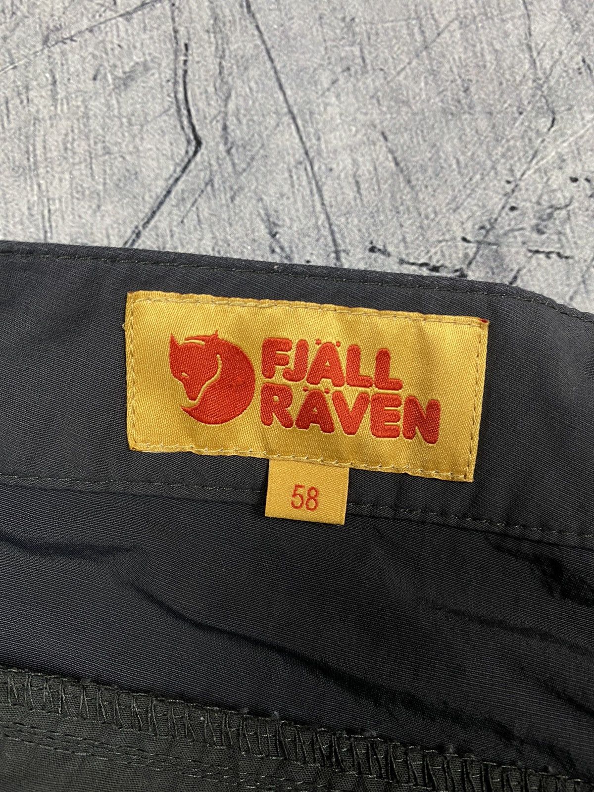 Fjallraven × Vintage Vintage Fjallraven Karl Zip Trekking Cargo Outdoor Shorts Size US 35 - 18 Thumbnail