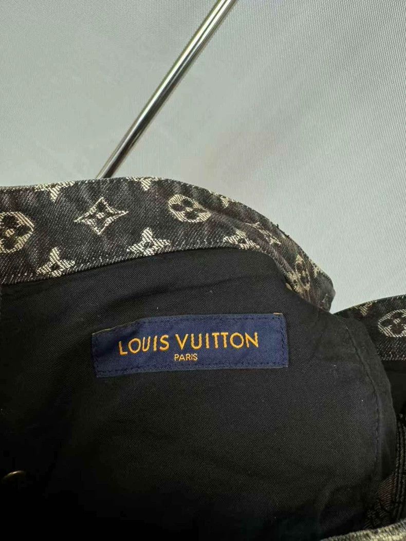 Louis Vuitton Louis Vuitton Full print presbyopia full logo red letter em Size US 33 - 7 Thumbnail