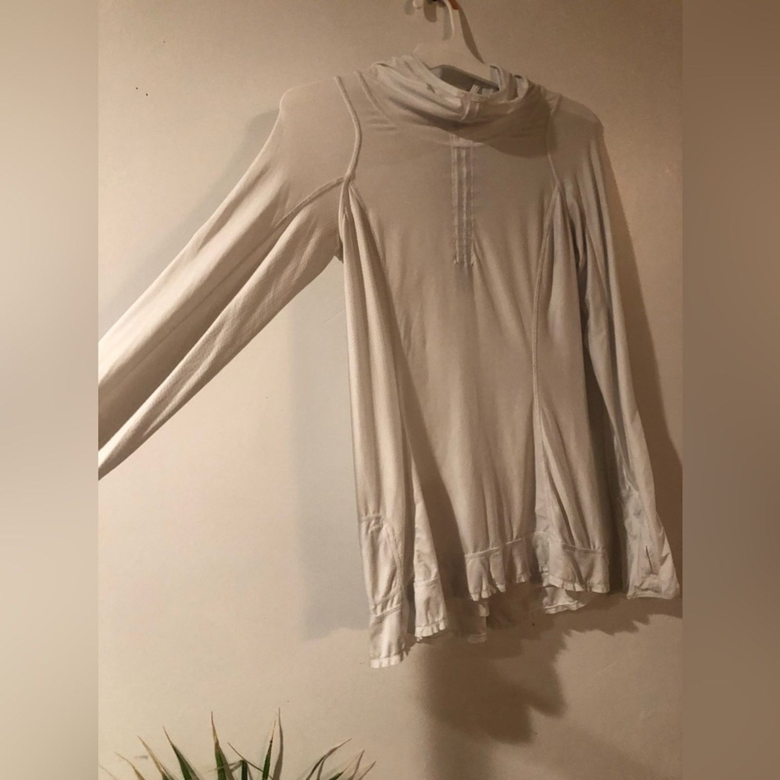 Lululemon Lululemon sports top with hoodie Size S / US 4 / IT 40 - 6 Thumbnail
