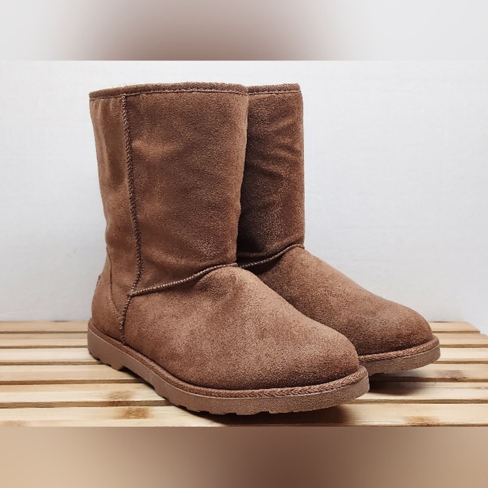 Ugg MAKALU Womens | Brown | Ani Faux Fur Lined Boots Size 9M Size US 9 / IT 39 - 1 Thumbnail