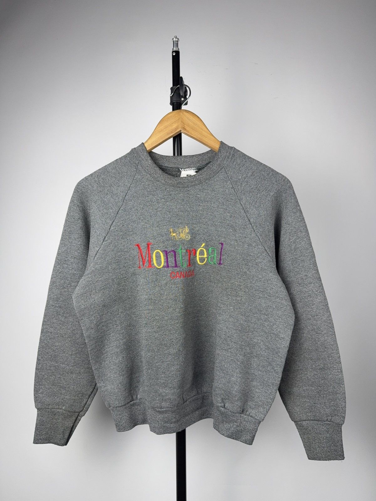 Vintage Vintage 90s Retro Montreal Canada Embroidered Sweatshirt M Size US M / EU 48-50 / 2 - 1 Thumbnail