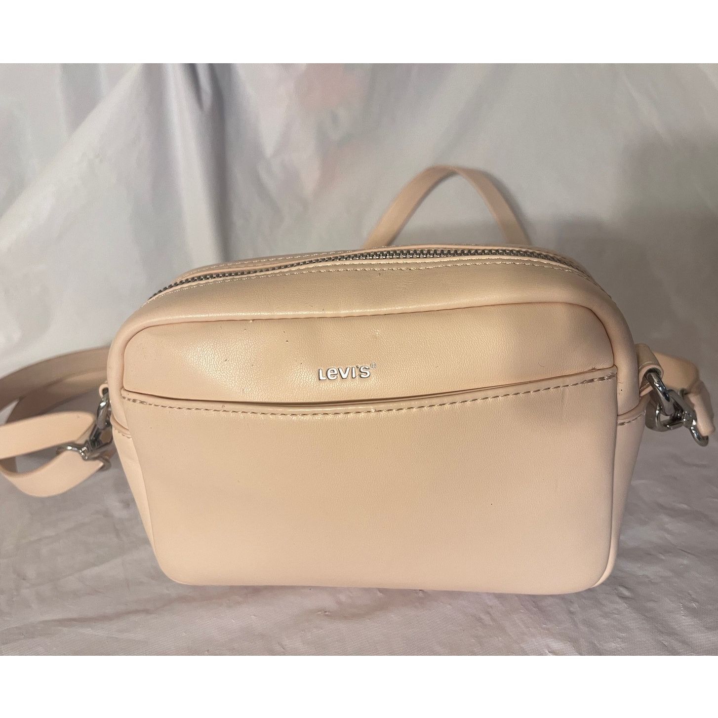 Levis LeviS Sally Camera Crossbody Bag Peach Cream in Beige, Women's