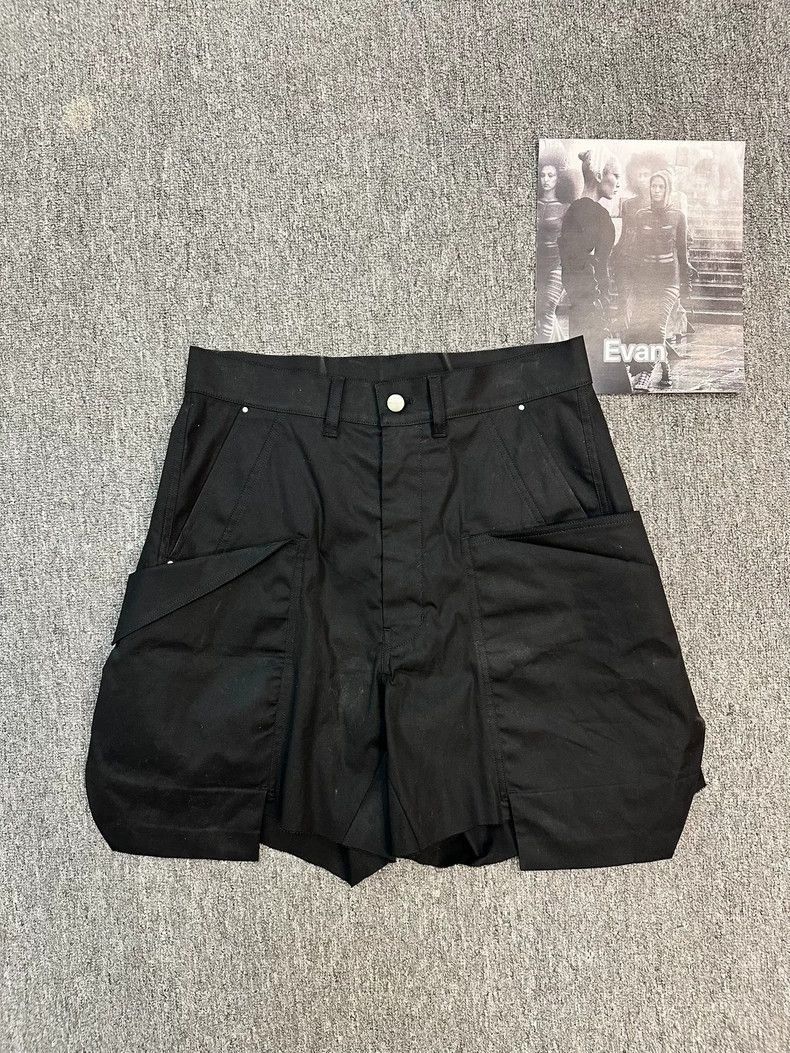 Rick Owens Rick Owens Black Cargo Shorts for Men-2505 Size US 28 / EU 44 - 1 Thumbnail