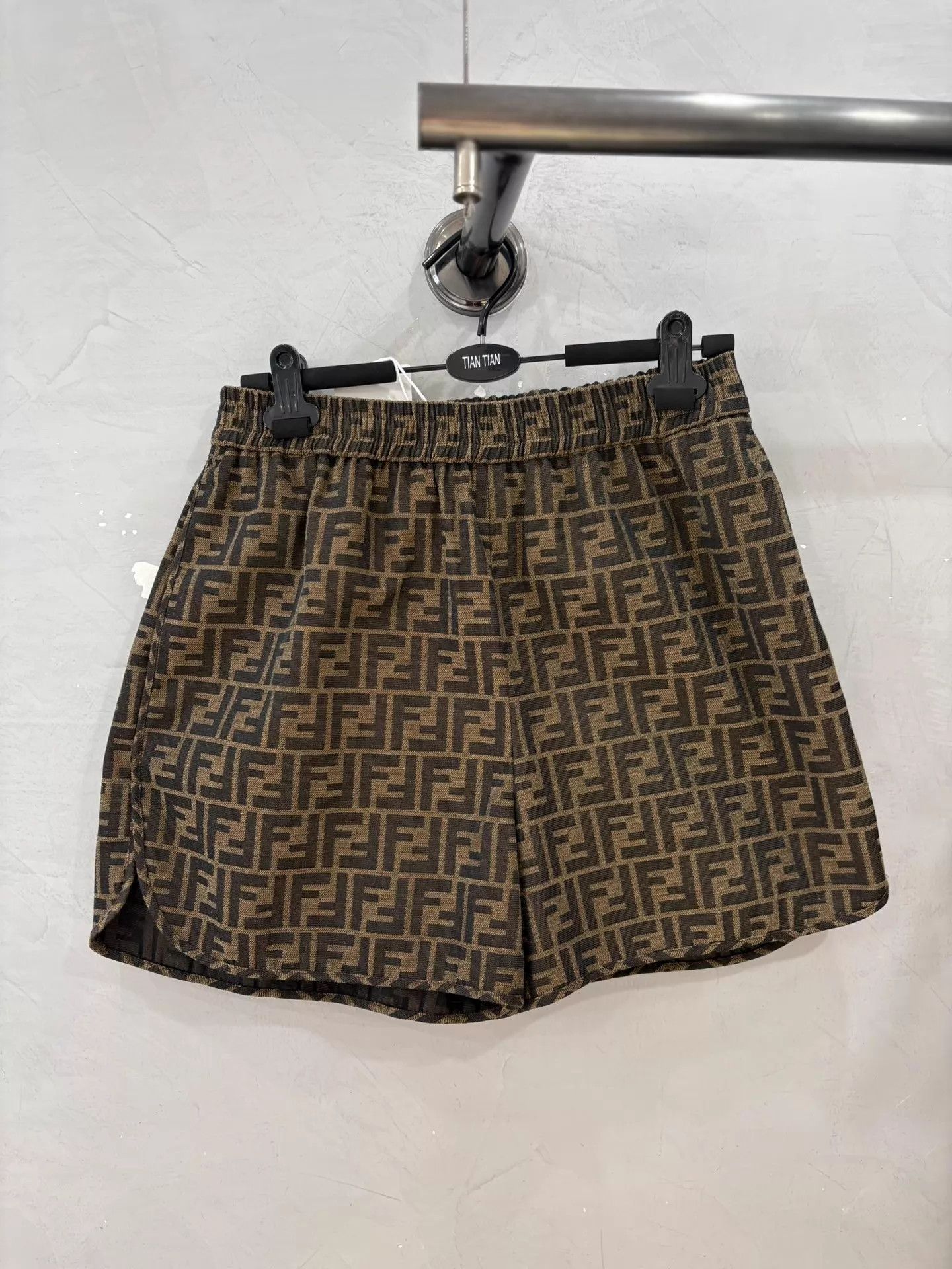 Fendi Fendi All Over Logo Elastic Waistband Shorts DS 38 Size 26" / US 2 / IT 38 - 1 Thumbnail