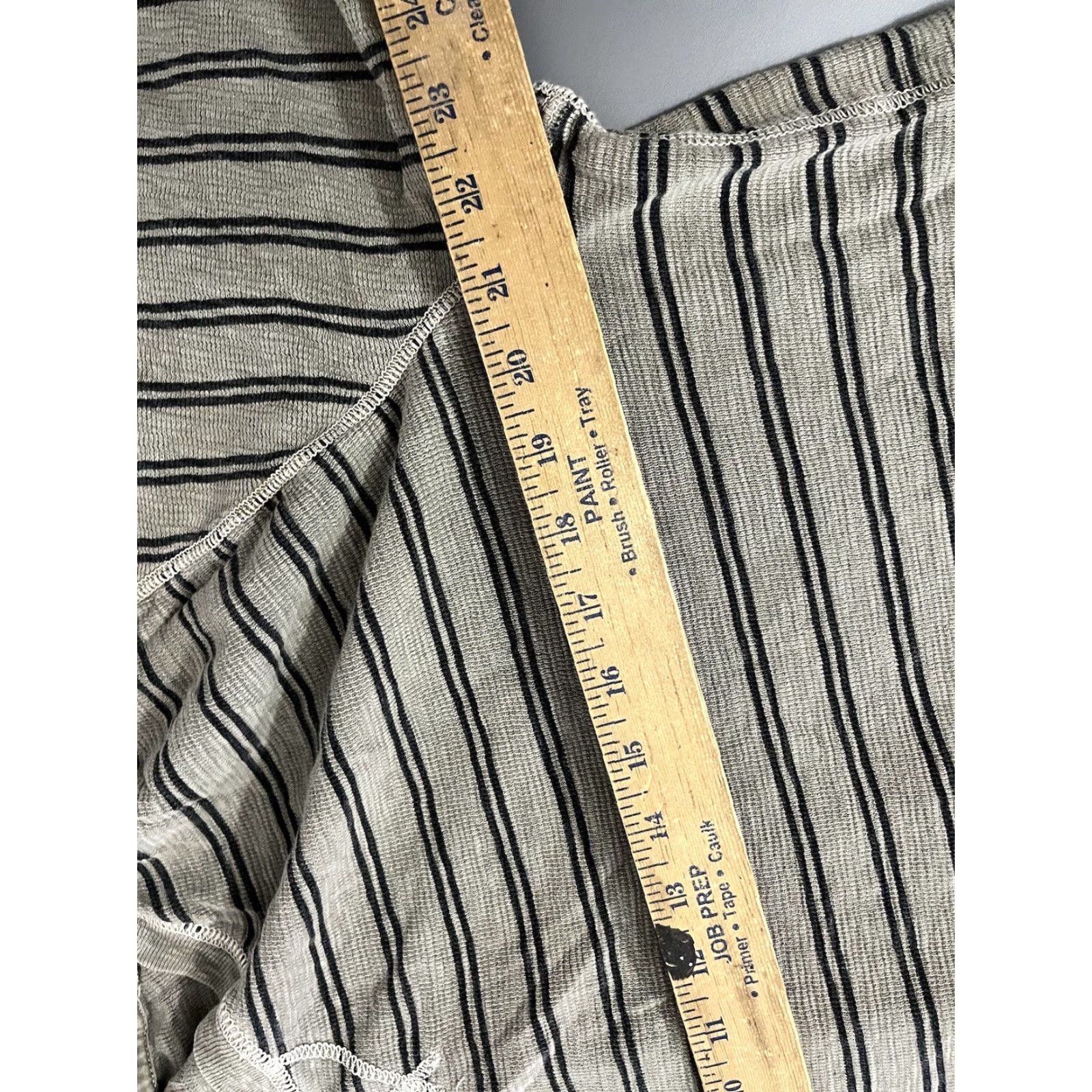 Vintage VINTAGE Calvin Klein Shirt Womens Short Sleeve Henley Striped Gray Tee 2XL L Twill Pocket Tee Tshirt Size L / US 10 / IT 46 - 4 Thumbnail