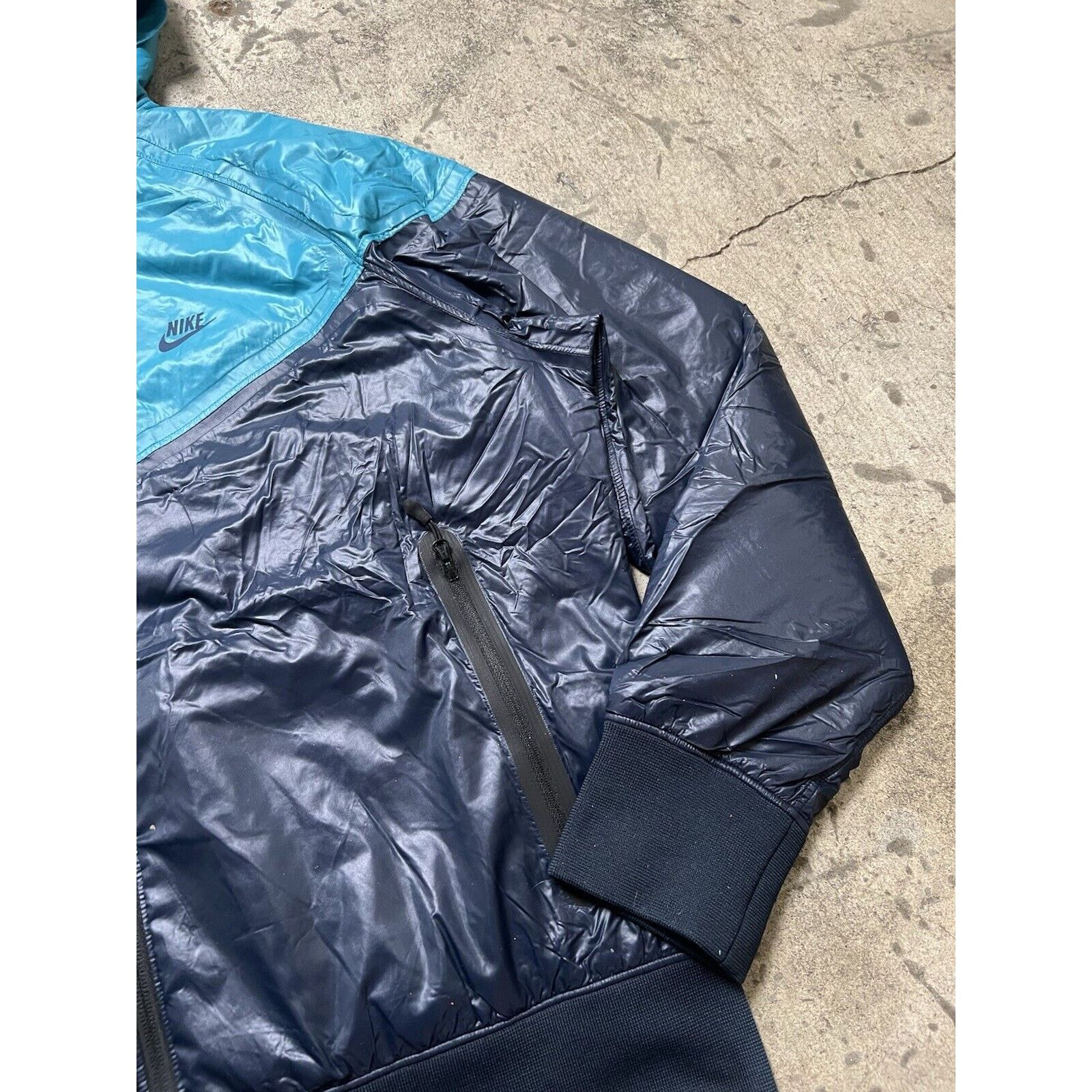 Nike Nike Blue Windbreaker Men’s Padded Nylon Blue Color block L Size US L / EU 52-54 / 3 - 3 Thumbnail
