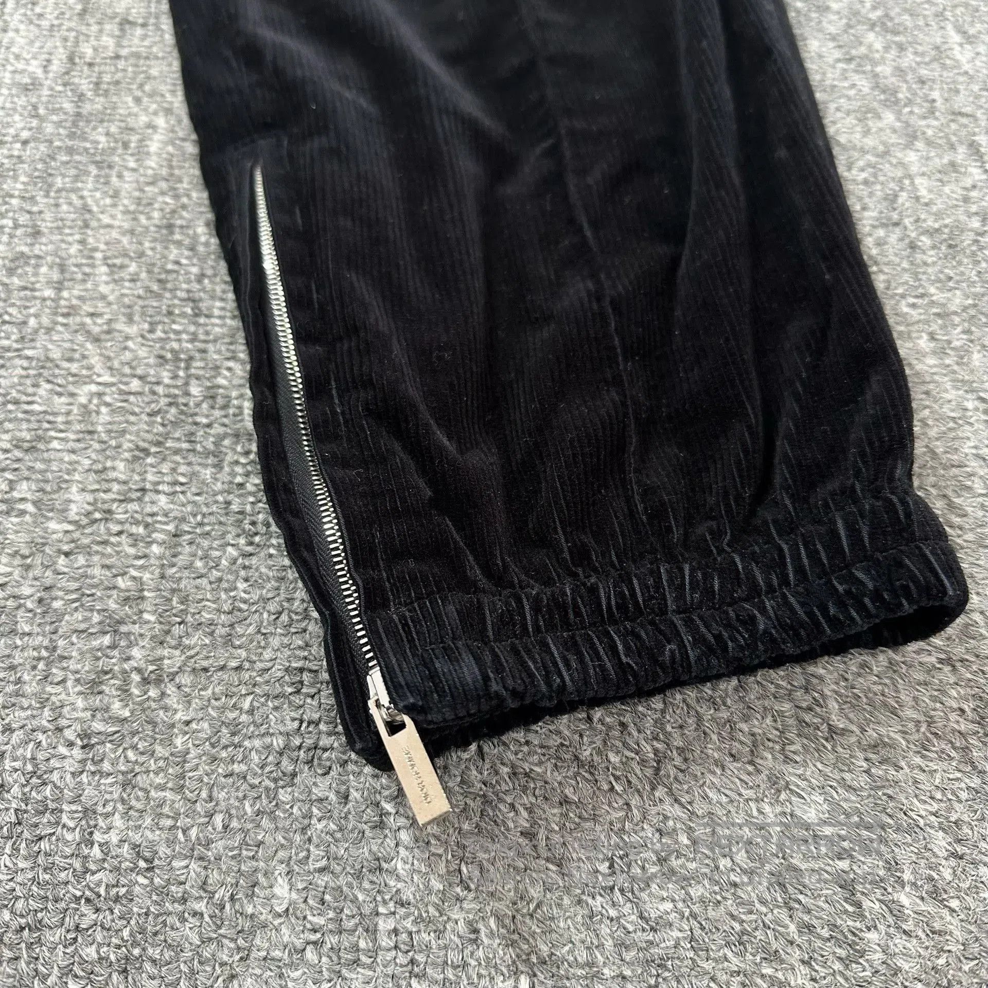 Dior Dior Black Corduroy Side Zip Sweatpants. Size US 32 / EU 48 - 2 Thumbnail