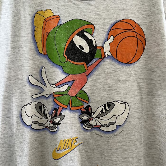 looney tunes nike t shirt