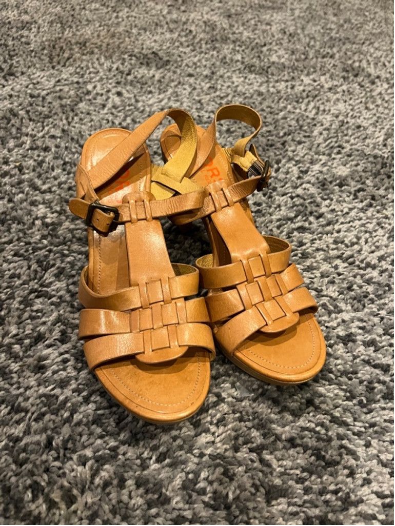 Michael Kors Women's Michael Kors Sandals, US 9 1/2, Tan Size US 9.5 / IT 39.5 - 2 Thumbnail