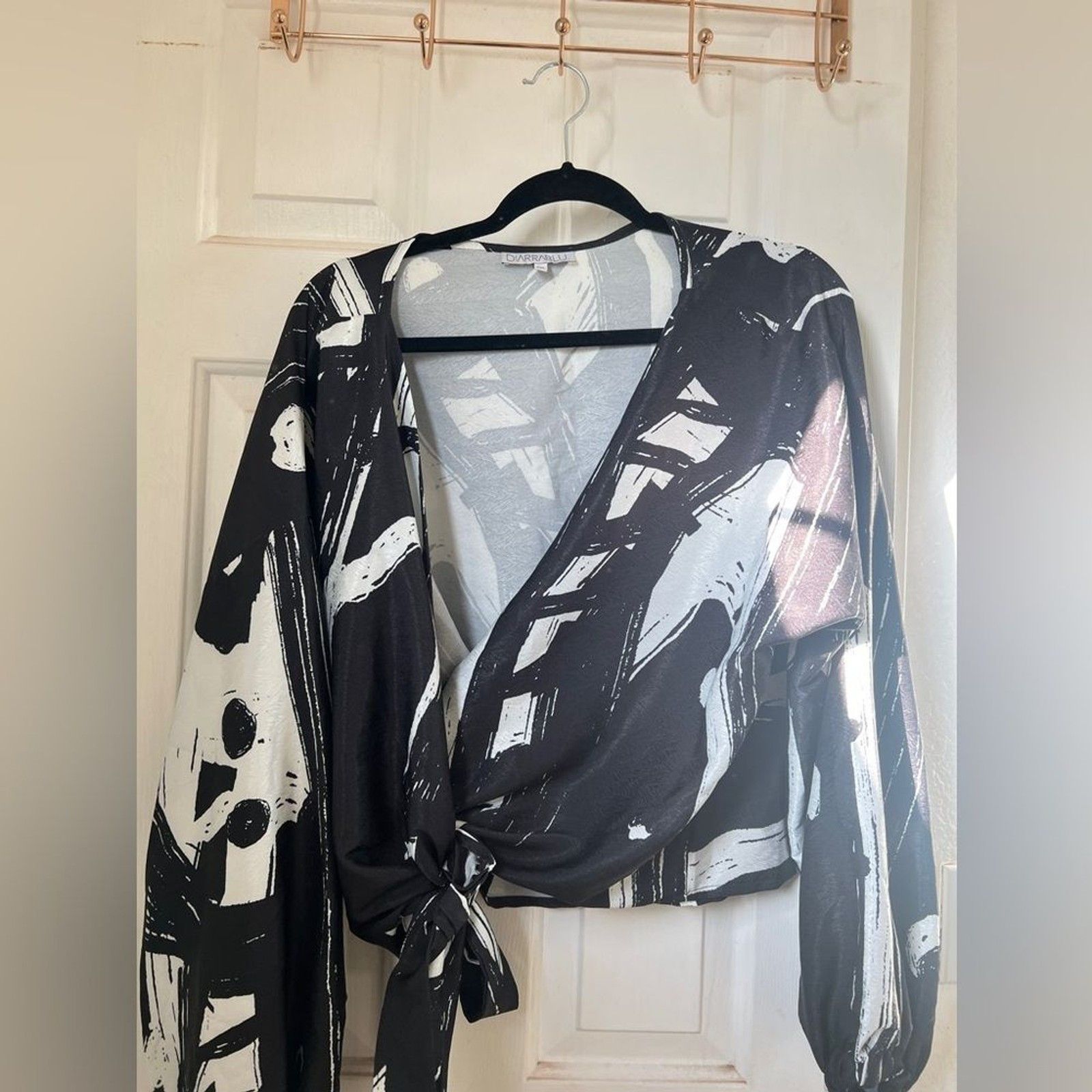 Other DiarraBlu Abstract Date Night Black and White Wrap Top Size XXL / US 16-18 / IT 52-54 - 1 Thumbnail