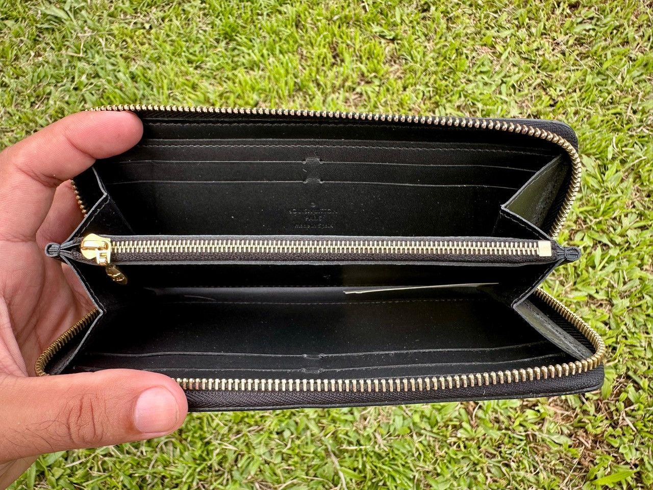 Louis Vuitton Authentic Louis Vuitton Monogram Vernis Leather Zippy Wallet Size ONE SIZE - 5 Thumbnail