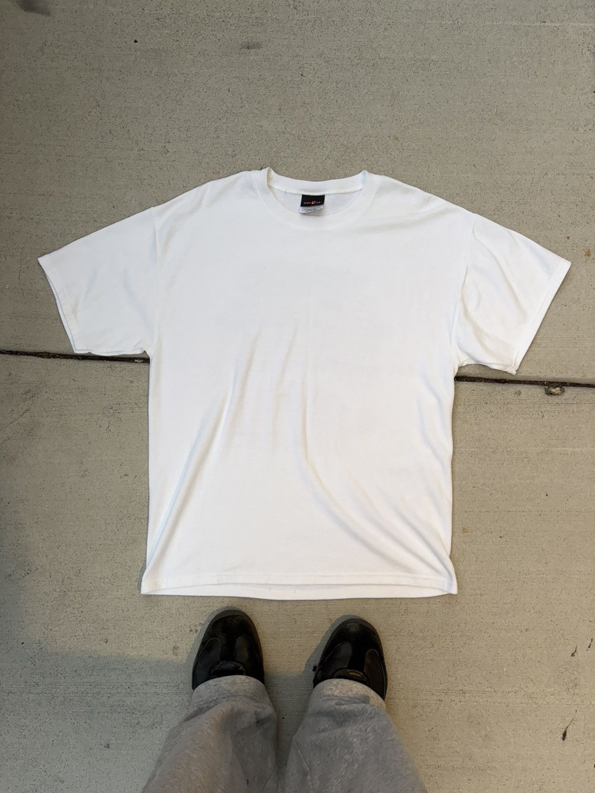 Other Vintage 90s style white double stitched graphic tee Size US M / EU 48-50 / 2 - 2 Thumbnail