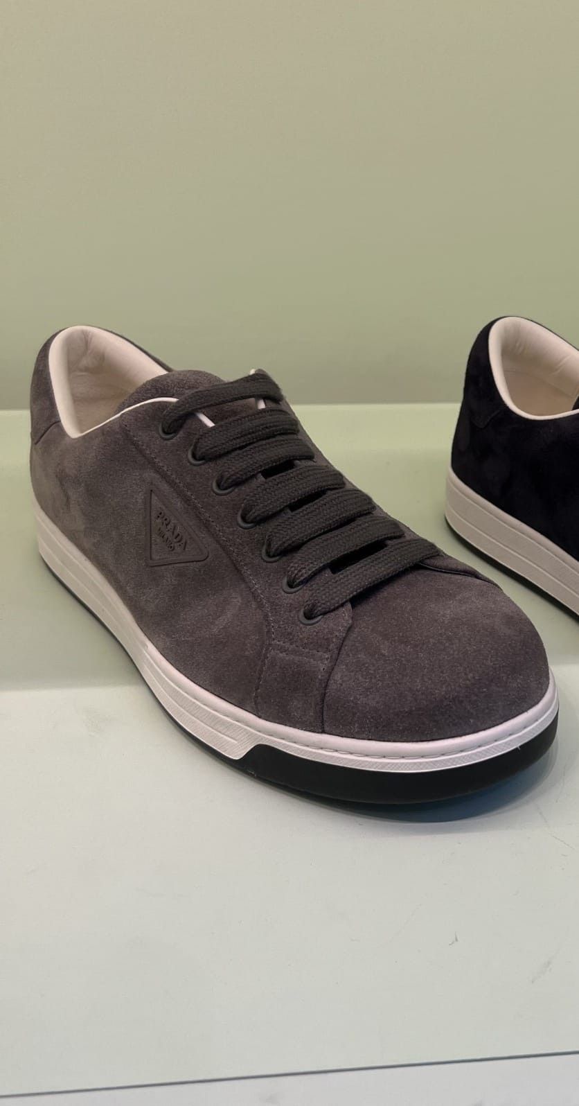 o1la1rc1a0925 Triangle Logo Suede Sneakers in Grey