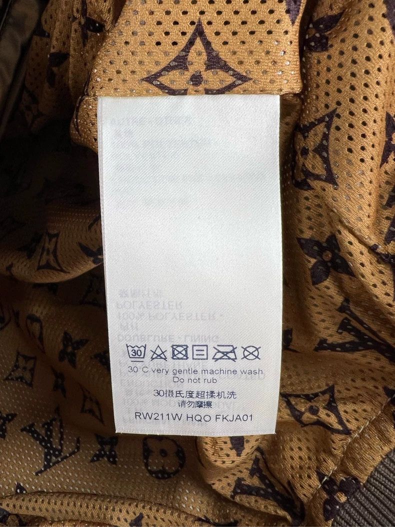 Louis Vuitton Louis Vuitton Gold presbyopic full LOGO jacket Size XS / US 0-2 / IT 36-38 - 4 Thumbnail