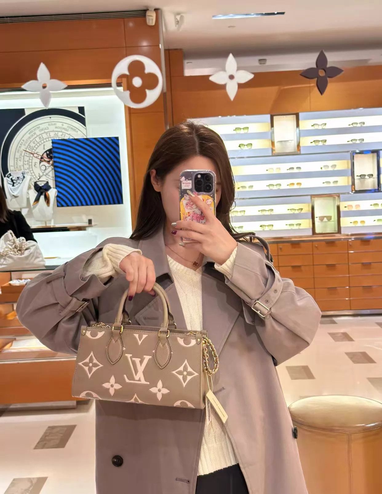 Louis Vuitton LV Onthego Elephant Grey 99New 26.5x10x14 M988 Dust Bag Size ONE SIZE - 2 Thumbnail