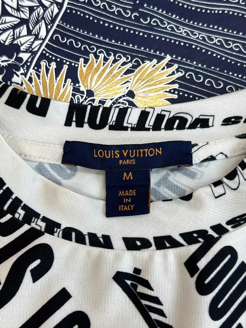 Louis Vuitton Louis Vuitton Full Logo long sleeves Size US M / EU 48-50 / 2 - 4 Thumbnail