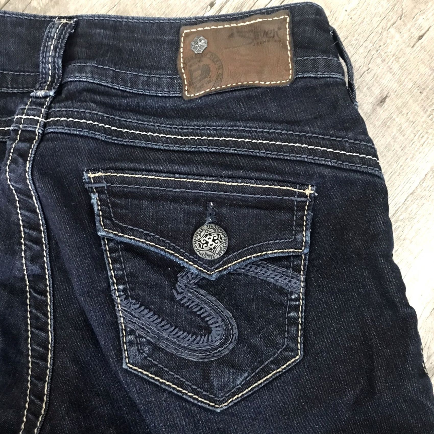 Silver Jeans Co. VINTAGE? No. Silver Jeans Shorts Womens W25 Suki Rose Surplus Bermuda Jean Dark Wash Flap Size 42" / US 20 - 6 Thumbnail