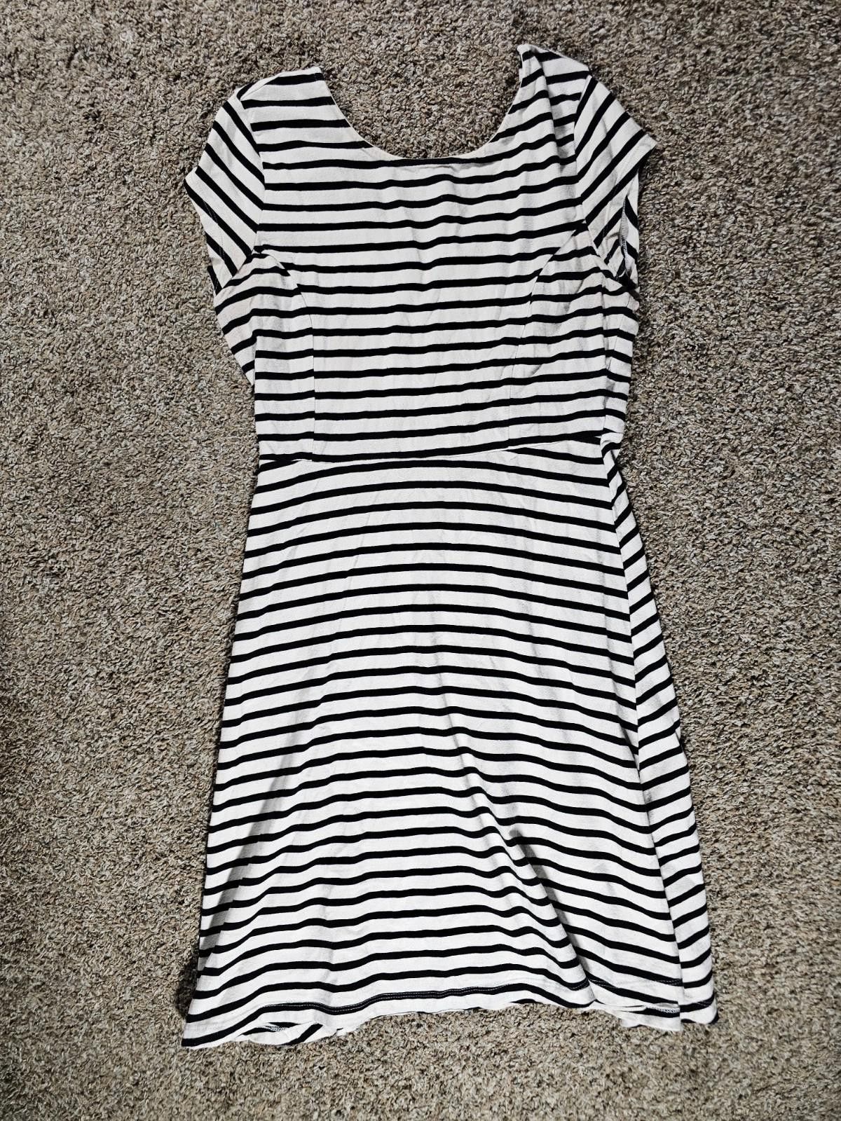 Old Navy Old Navy Women's M Black White Striped Short Sleeve Dress Size M / US 6-8 / IT 42-44 - 1 Thumbnail