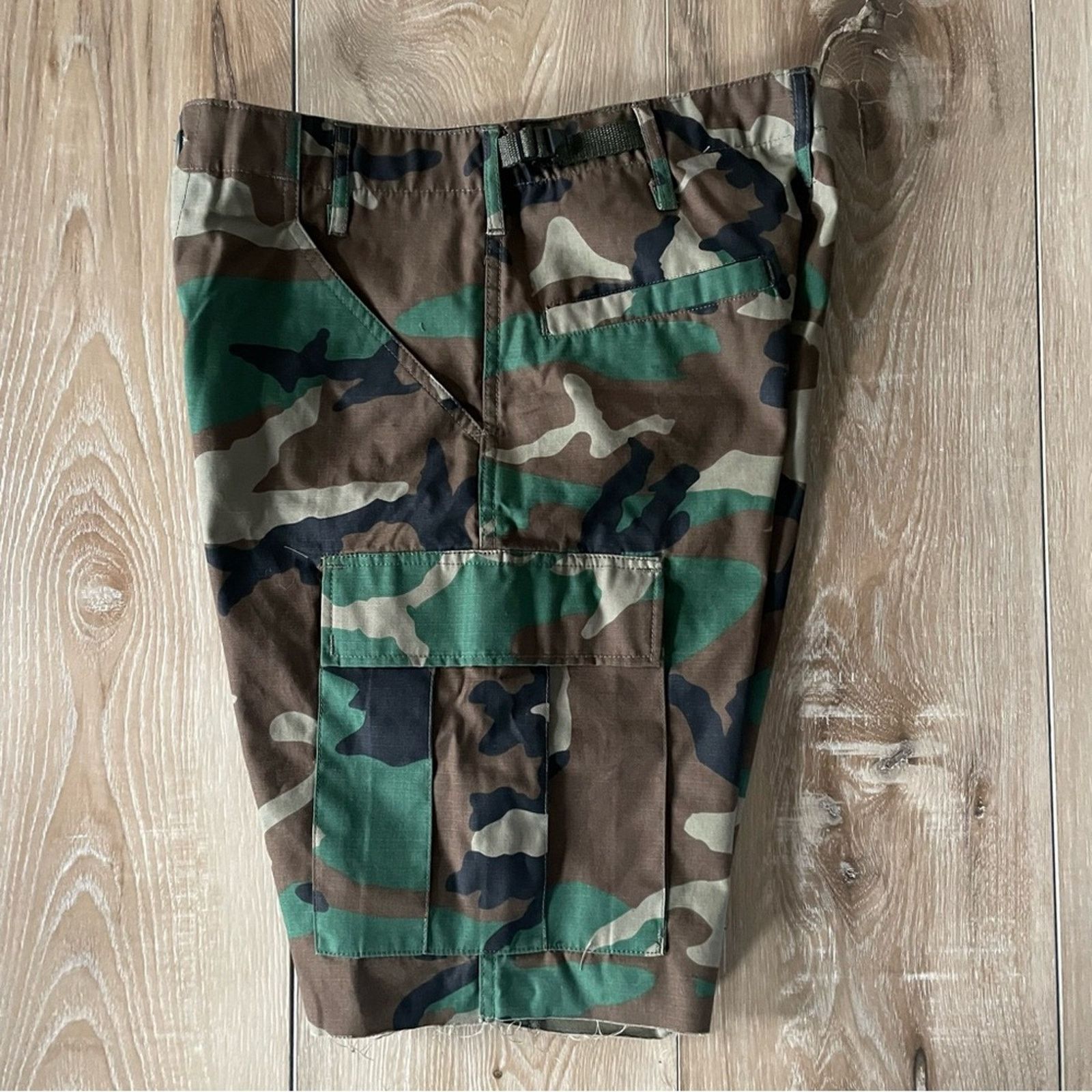Urban Renewal Urban Outfitters Urban Renewal Remade Camo Cut-Off Short S Size 31" - 3 Thumbnail