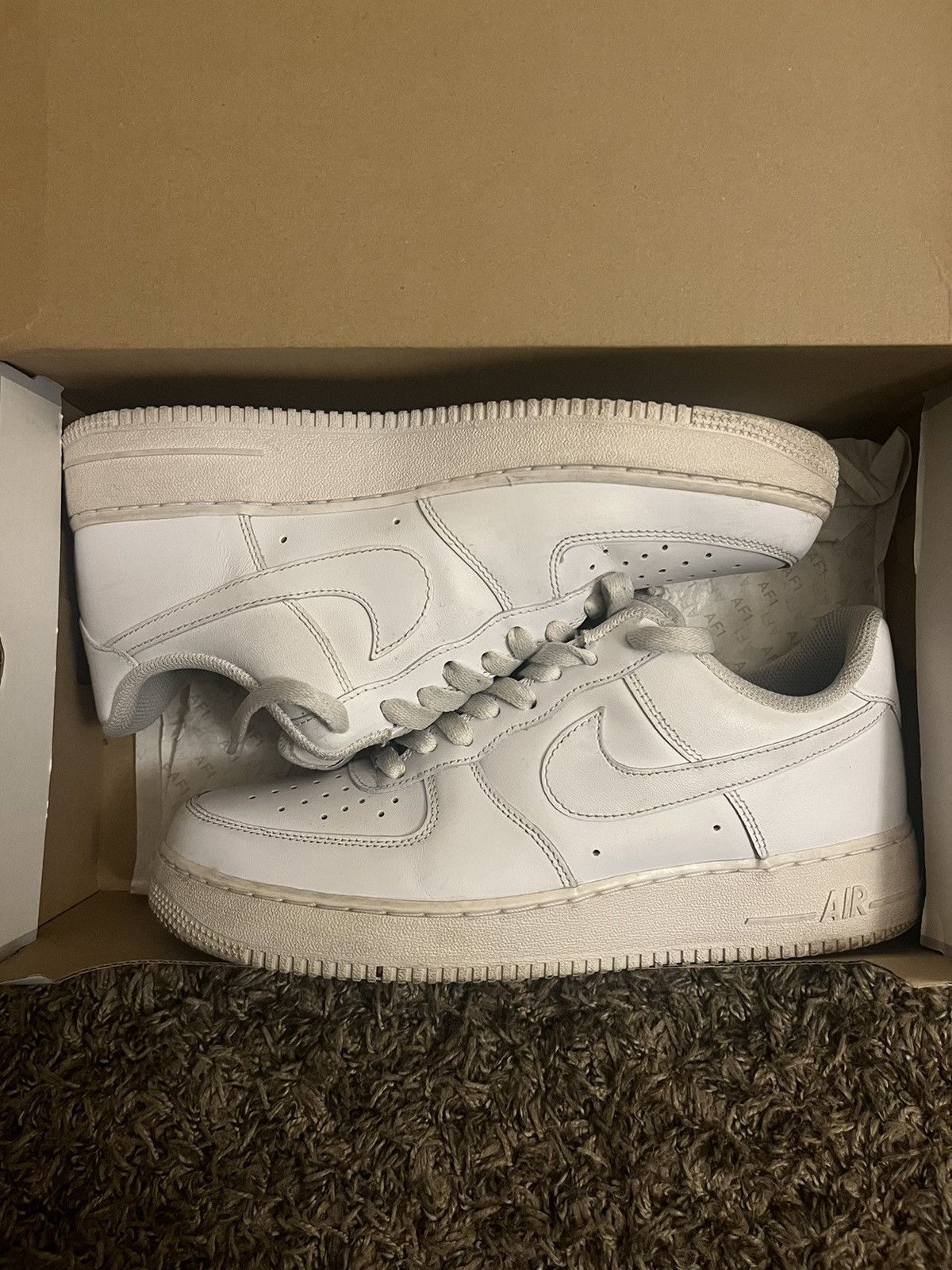 Nike Nike White Air Force 1s Size US 9 / EU 42 - 1 Thumbnail