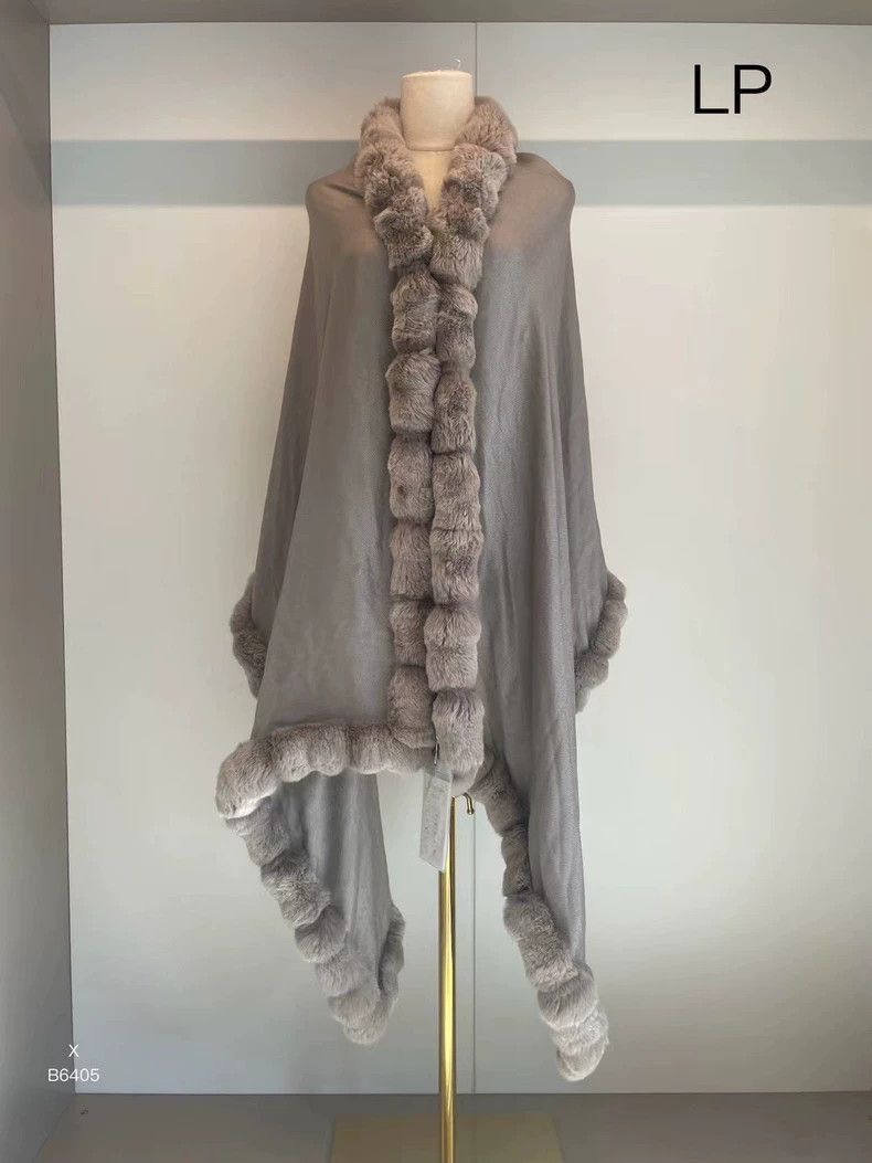 Loro Piana LORO PIANA Gray Totoro cashmere shawl scarf Size M / US 6-8 / IT 42-44 - 1 Thumbnail