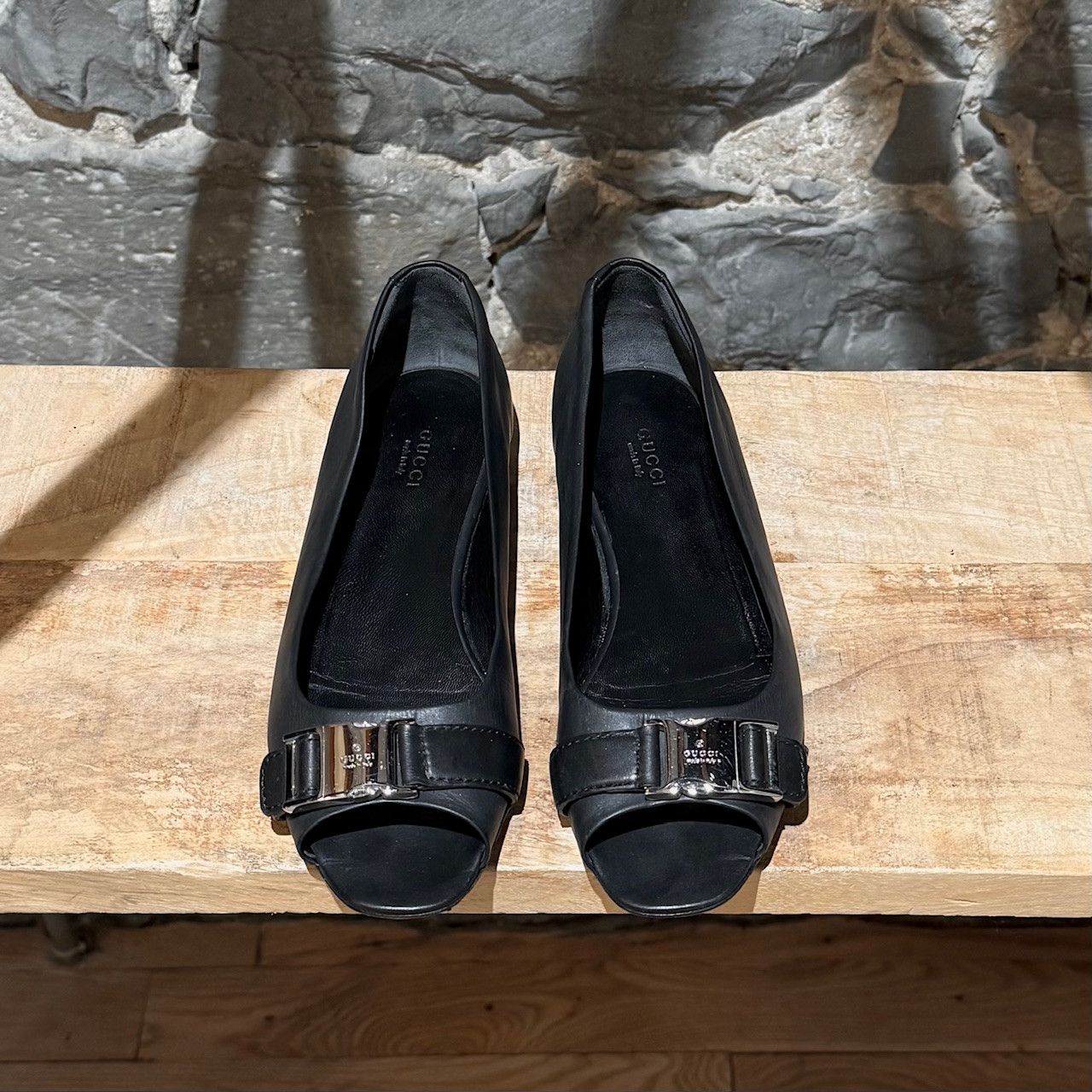 Gucci Gucci Black Leather Buckle Accent Open Toe Flats Size US 8.5 / IT 38.5 - 2 Thumbnail